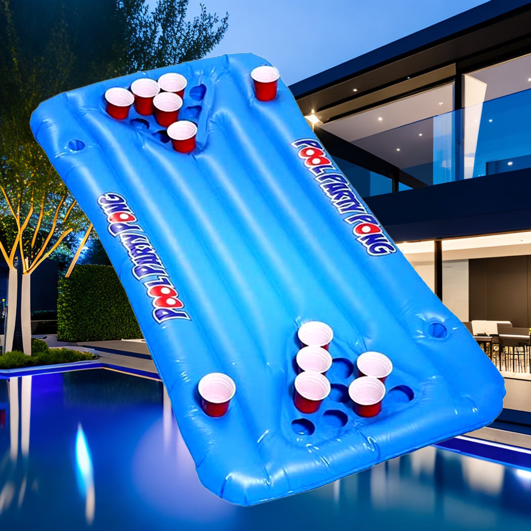 En blå uppblåsbar beerpong madrass för den perfekta pool eller strandfesten. Utmana dina vänner eller skapa challenge med dina barn genom att hälla upp äckliga drycker
